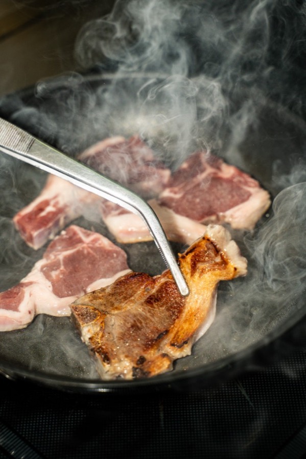 Côtes de veau saisies à la poêle